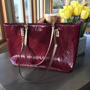 ✨Host Pick✨ Michael Kors Maroon Patent Handbag
